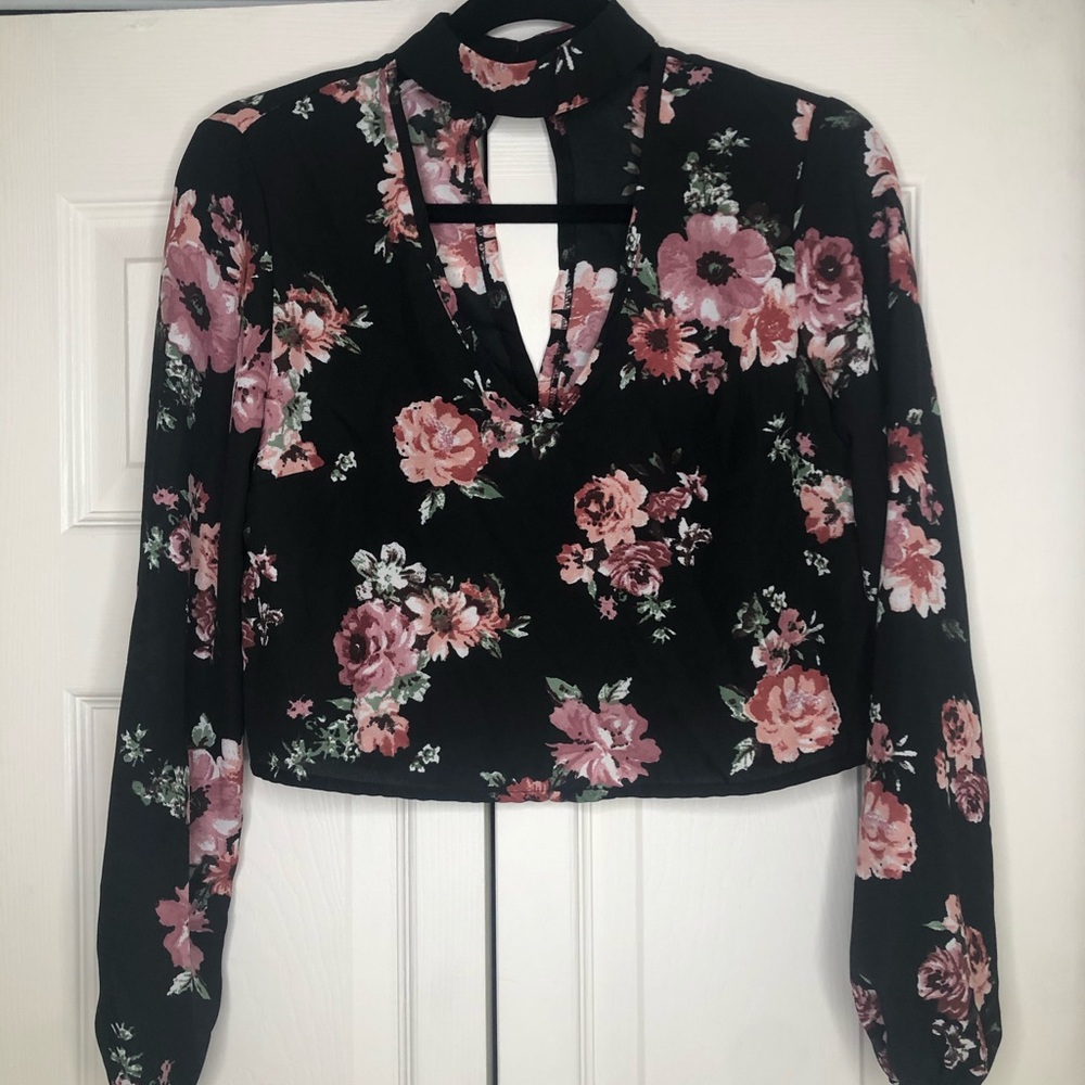 Long Sleeve Vneck Floral Crop Top w/ Neck Detail